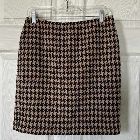 Talbots Dresses & Skirts - Talbots Petites Tan/Black Houndstooth Mini Skirt Size 6P